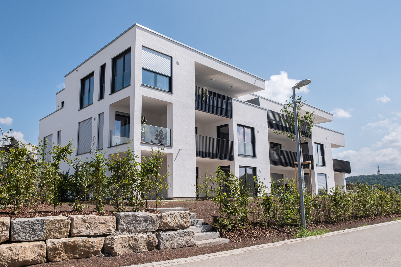 2024-06-24-Projektplus-HD-79 Frisch gebautes Mehrfamilienhaus in Sindelfingen bei Böblingen